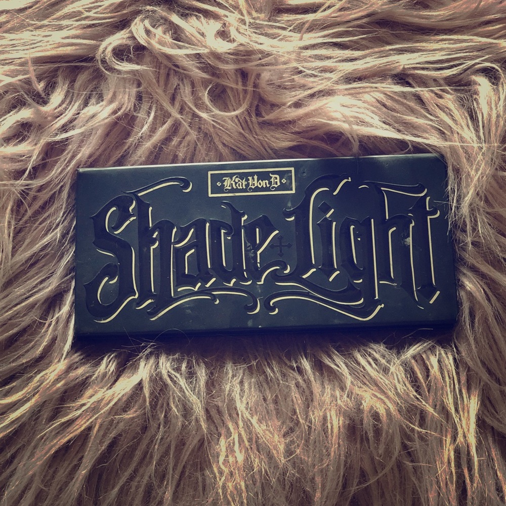 KAT VON D SHADE AND LIGHT PALETTE